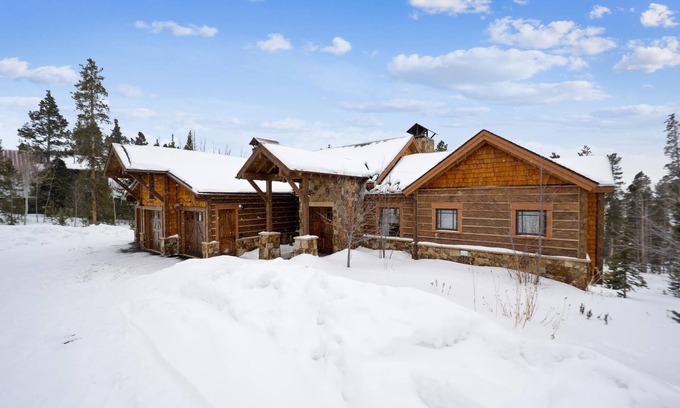 Forest Hills Maison | The Great Escape: Great Views - Private Hot Tub - Seasonal Shuttle