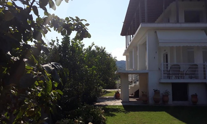 Velika Maison | The green garden villa by the sea!