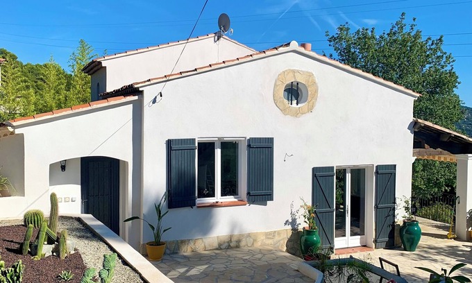 Tourrette-Levens Maison | L’oasis verte: vue imprenable, piscine, intimité