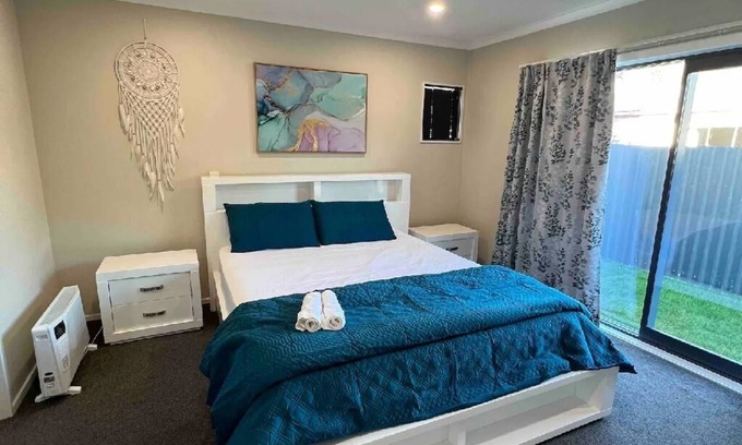 Lower Hutt Maison | The Grove - Charming Private Guest Suite