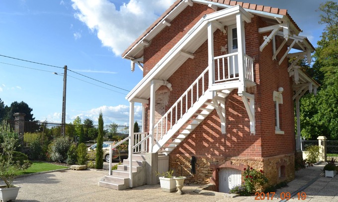 Lumigny-Nesles-Ormeaux Maison | LA TOUR DE GUET 1 appartement indépendant.