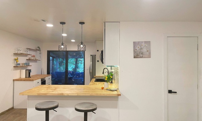 Survey Creek Maison | The Guitar On the Lake