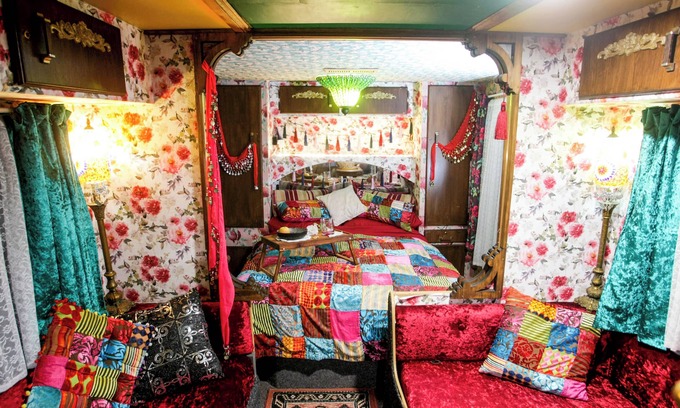 Harlaxton Maison | "the Gypsy Rose" - Glamping in a Gypsy Wagon