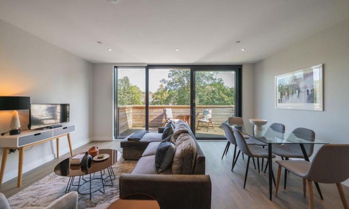 Frognal and Fitzjohns Appartement | The Hampstead Hideout - Glamorous 3BDR Flat with Balcony
