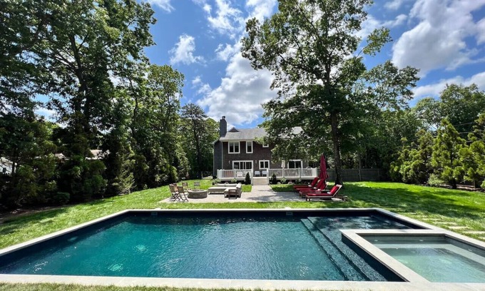 Westhampton Beach Maison | The Hamptons Retreat: Pool, Sauna, Gym