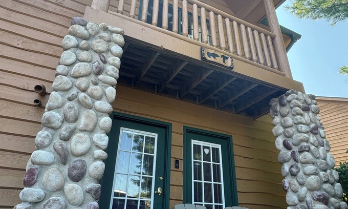 Oglesby Cabine | The Happy Traveler - Cabin at Starved Rock State Park
