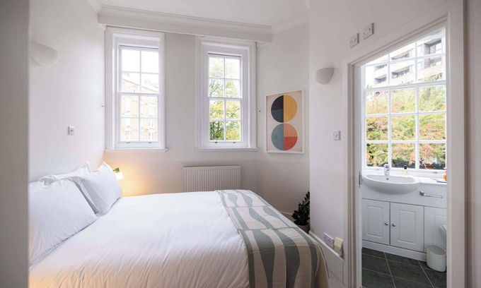 Vincent Square Appartement | The Haven – Bright & Elegant 2BR in Victoria