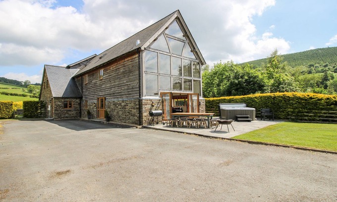 Tirabad Cottage | Le Hayloft, BLEDDFA
