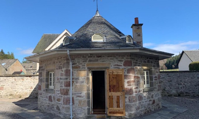 Scaniport Maison | The Hen House