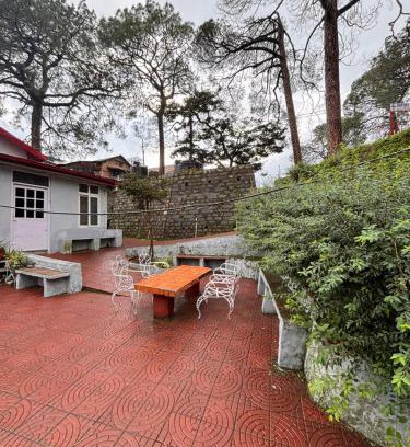Kasauli Appartement | The Heritage manor l on mall road Kasauli l Private Lawn l 2 Min walk to heritage market
