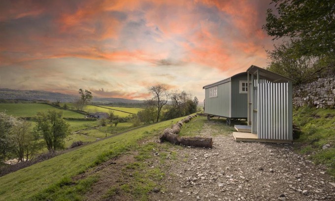 Meathop Autre | The Heron Shepherds Hut at Lyth Valley