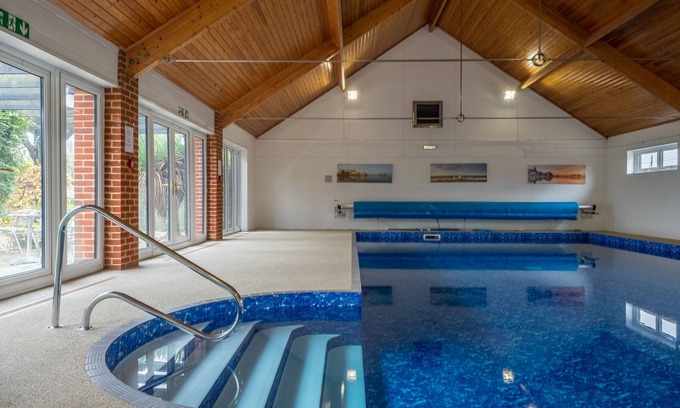 Aldborough Maison | Un trou de boulon parfait pour deux avec une fabuleuse piscine intérieure chauffée à disposition toute l'année.