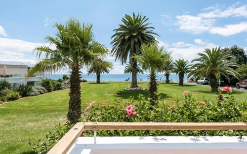 Onetangi Maison | The Hibiscus - Coast & Country