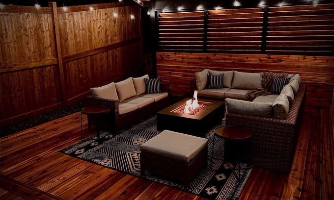 Hinton Maison | The Hidden Gem - Large Patio, Fire Pit & Outdoor Seating + King & Queen Beds