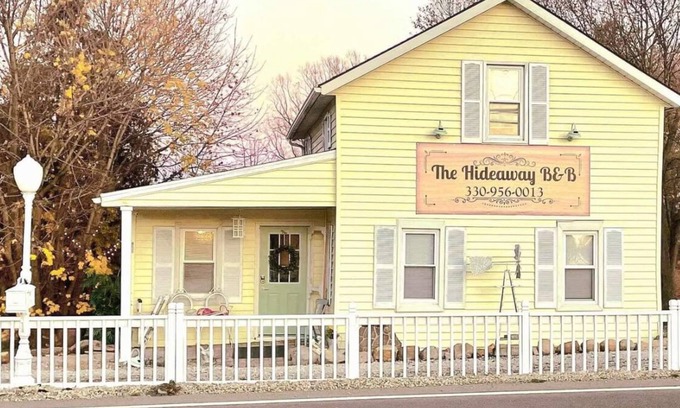 North Canton Autre | The Hideaway Boujee Farmhouse lots to do and Love