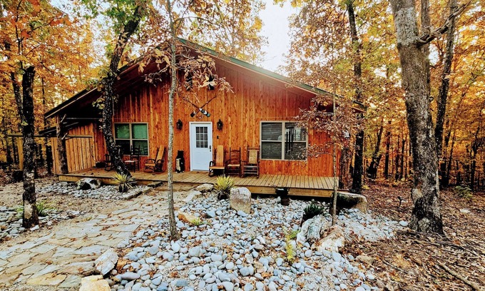 Mammoth Spring Cabine | "The Hideaway Cabin" Newly constructed cozy cedar cabin in the Ozark Mountains.