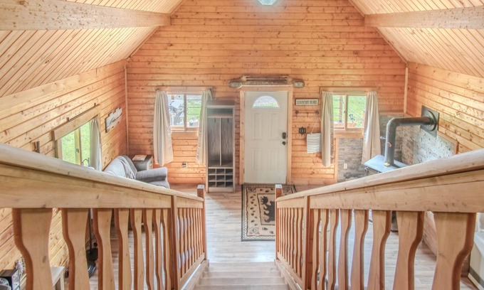 Limerick Maison | Hideaway cabin with hot tub