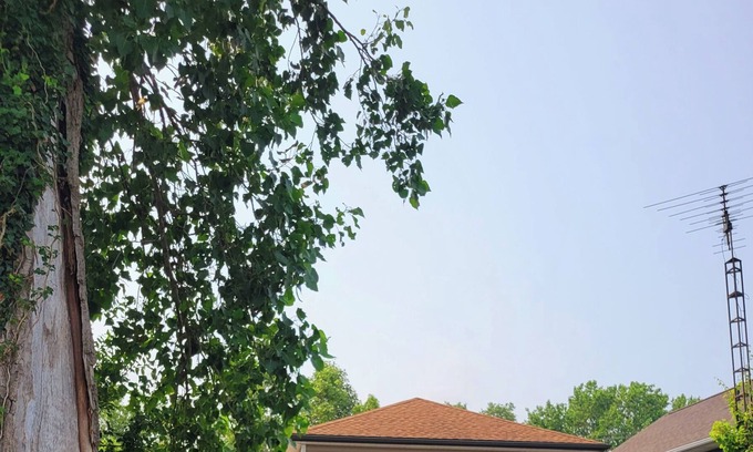 Lakeshore Maison | The Hideaway- Romantic lakeside retreat with hottub, firepit