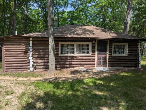 Oscoda Maison | The Hideout - Cute And Quiet Rustic Cabin!