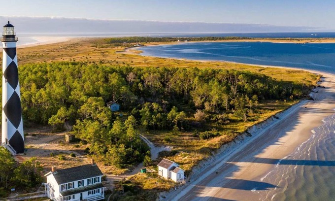 Harkers Island Maison | The High Tider Retreat + RV Hookup