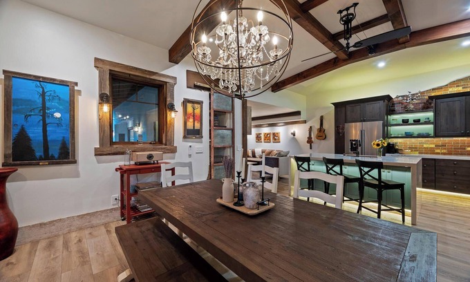 Olde Carlsbad Maison | The Highland Casita, a Carlsbad Coastal Villa - 1100 sq ft - 1 mile to the Ocean