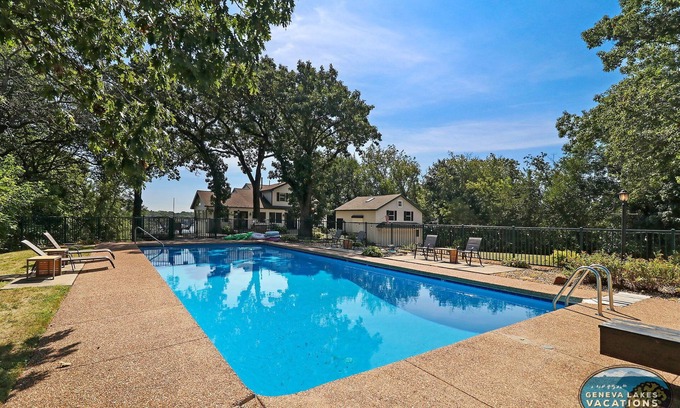 Twin Lakes Maison | The Highland House - Heated Pool, Lake Elizabeth Dock! Perfect for families and groups