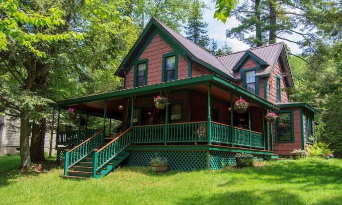 Inlet Maison | The Highland Lodge - 4th Lake Historic, Waterfront Home