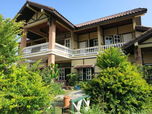 Phonsavan Maison | The Hillside Residence