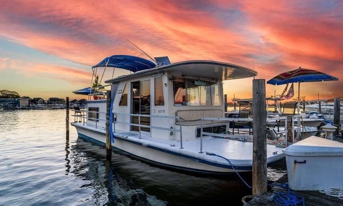 Point Pleasant Location De Bateaux | The Hilton of Houseboats