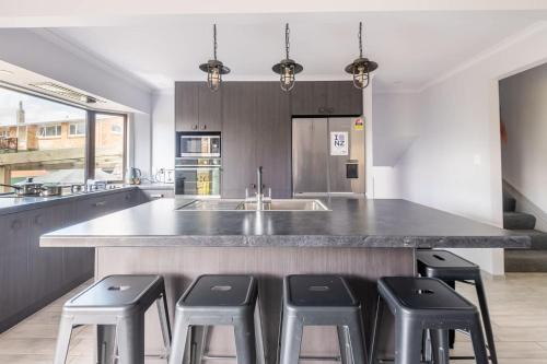 Lynmore Maison | The Hiltons