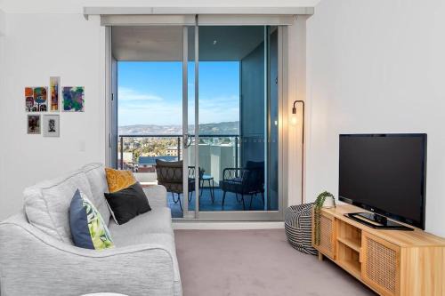 Adelaide Central Business District Appartement | 'The Hindmarsh' Hotel-style Pad with Hills Panorama