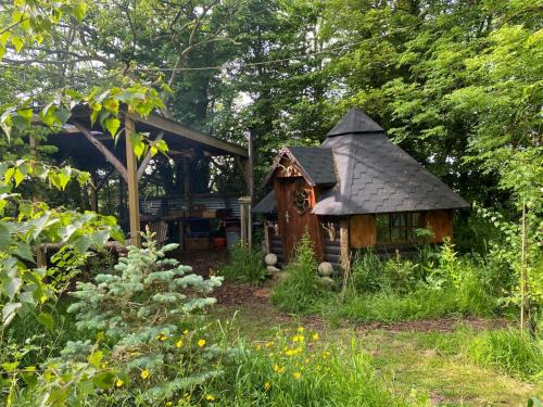 Ilton Cabine | The Hobbit House and Secret Garden