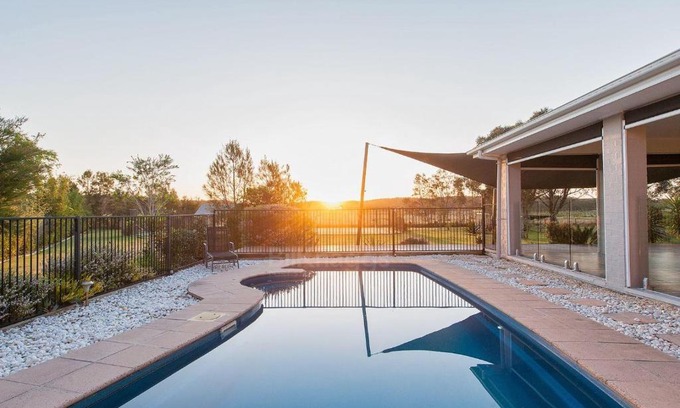 One Mile Maison | The Home Resort - Heated Pool and Tennis Court