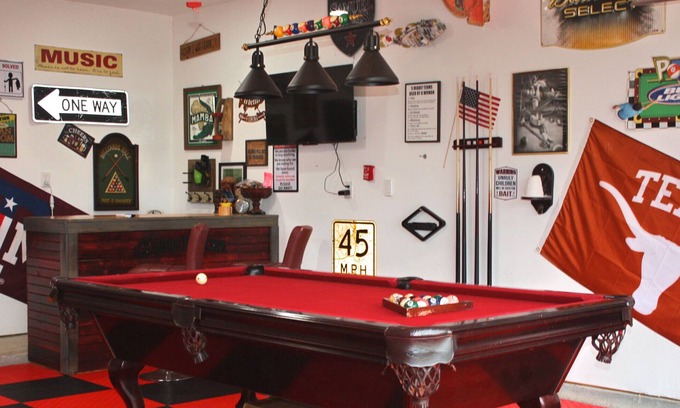 West Livingston Maison | The Honey Hive - Dog friendly w/ golf cart, game room, and pool access