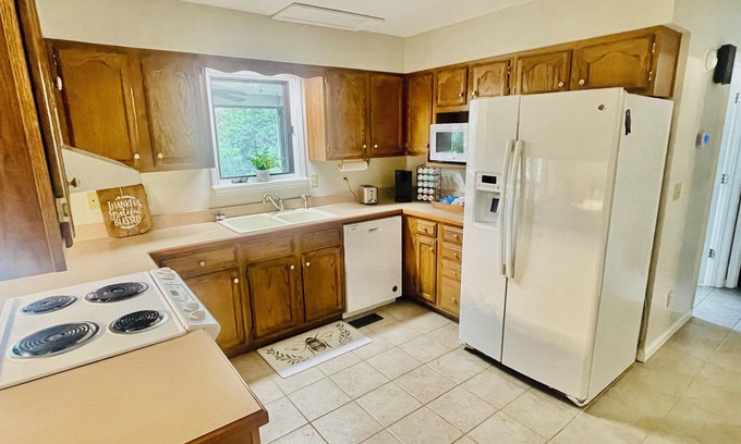 Rineyville Maison | The Honey Spot! Your Quiet retreat in Rineyville.