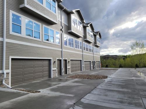 Elkhorn Maison | The HoneyBee at Coventry Rows