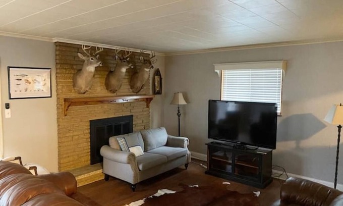New Baltimore Maison | The Honeycomb Hideout