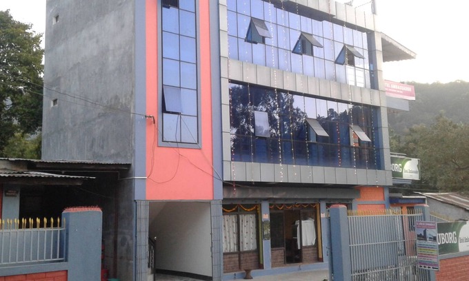 Dharan Hôtel | L'Hôtel Ambassador (Lodge, Restaurant & Bar)