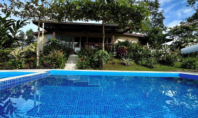 Canton Guatuso Maison | The House on the Hill
