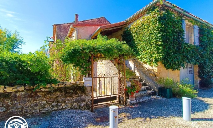 La Masse Maison | The house by the fountain