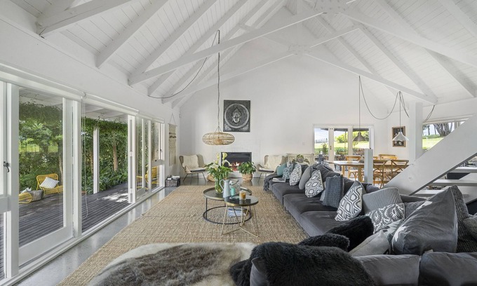 Te Horo Beach Maison | The House - The Lodge Te Horo