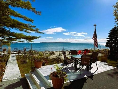 St Ignace Maison | The Huron Hutch
