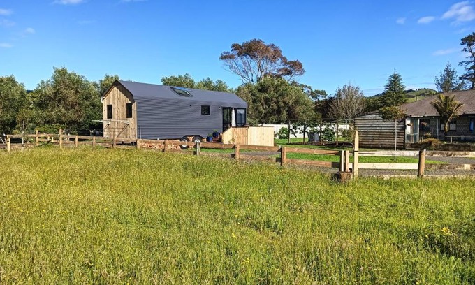 Whitianga Maison | The Hut 56