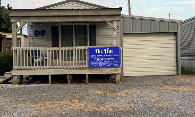 Hornbeak Maison | The Hut. Cozy 2-bedroom mobile home on peaceful Reelfoot Lake with boat shed