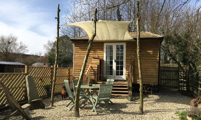 Hinton St. George Cabine | The Hut@Dinnington