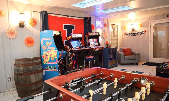 Champaign Maison | The Illini Game House