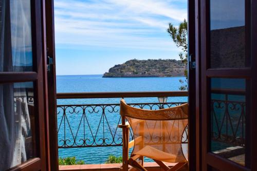Plaka Appartement | The Island sea view apartment