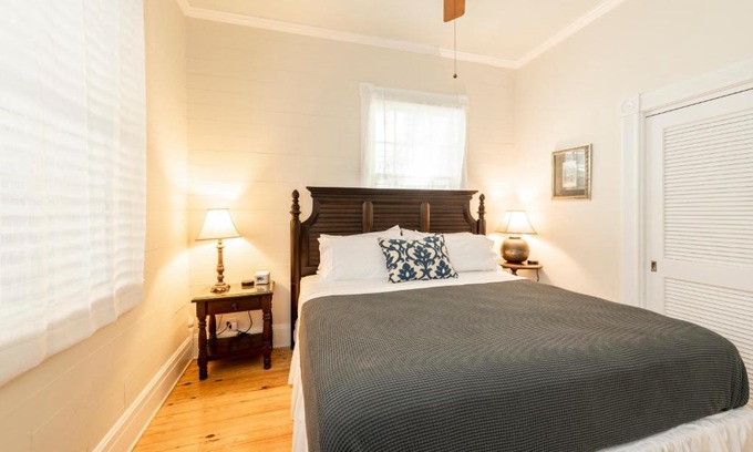 Historic Seaport Appartement | The Island Suite at KW Vacation
