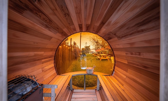 Woods Bay Hôtel | The Islander Inn
