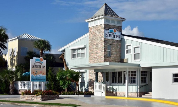 Central Beach Hôtel | The Islander Inn
